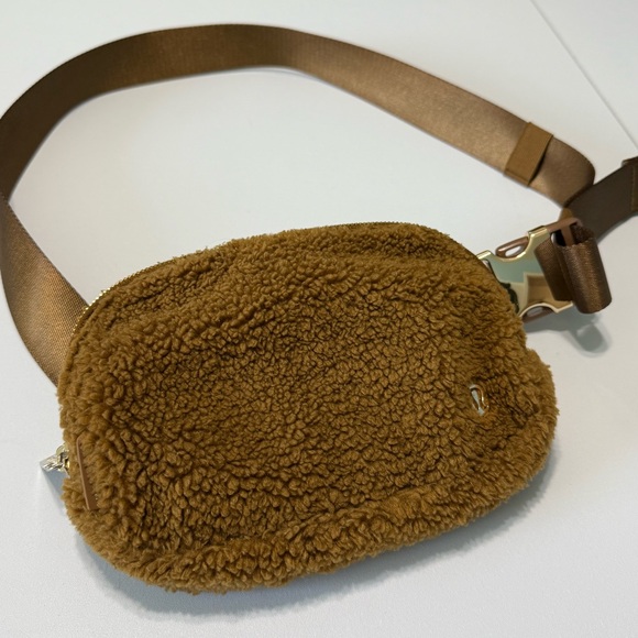 lululemon athletica Handbags - Lululemon Everywhere Belt Bag Fleece Sherpa Brown Teddy One Size